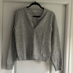 Super soft and cozy grey cardigan! Extra stretchy and very soft fabric.